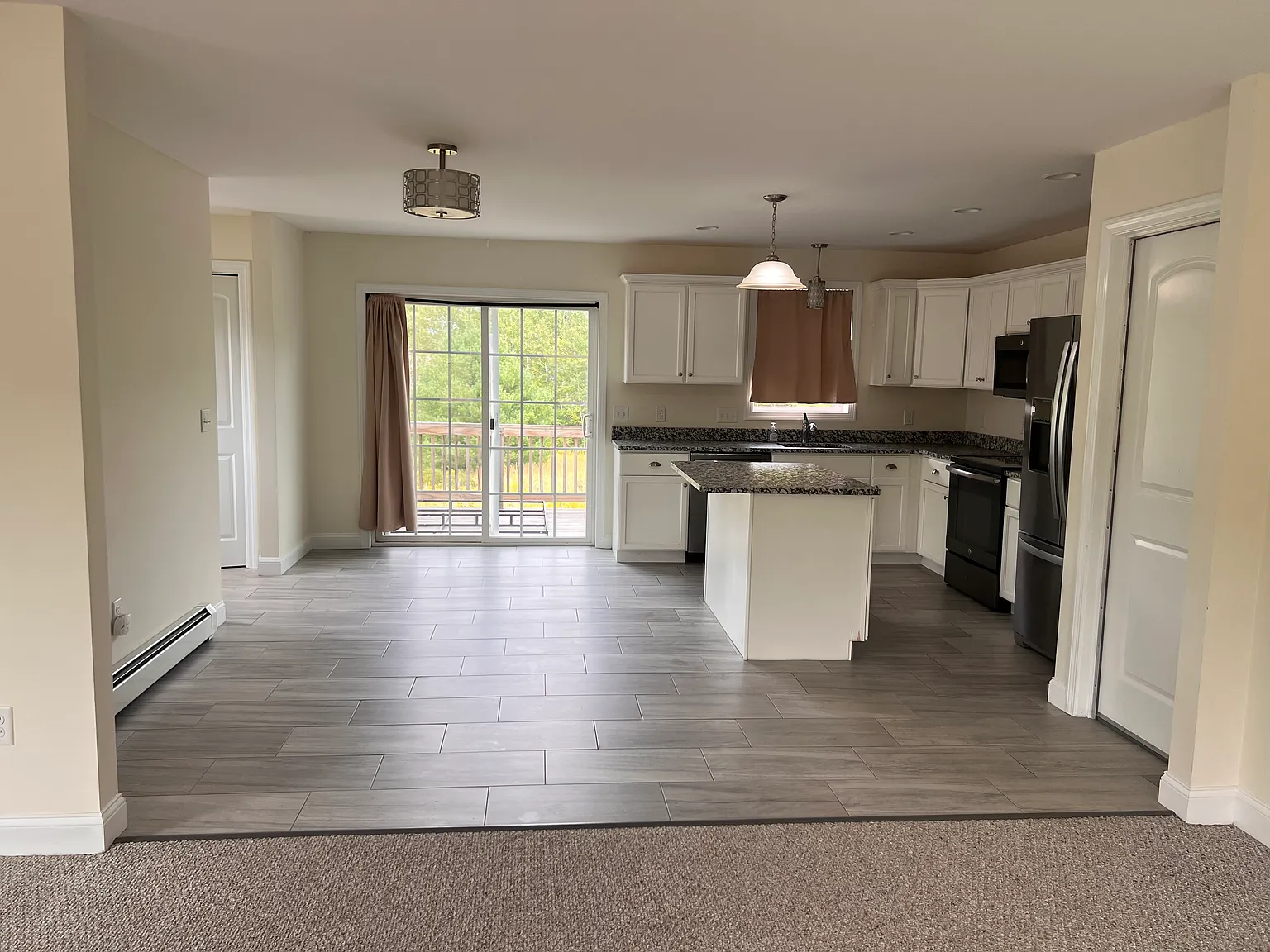 3 bed, 1.5 bath, 1472 sqft, $2,600 — Photo 4