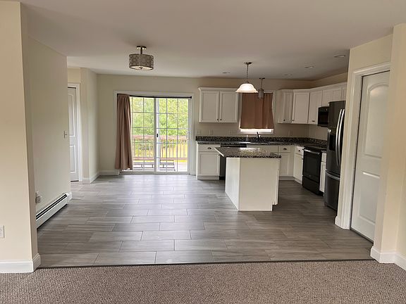 4th image of 21 Tucker Dr