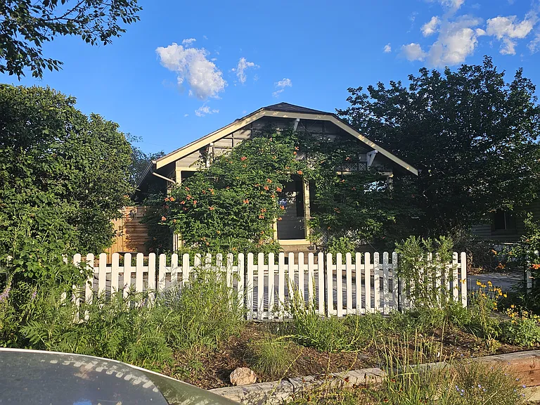 61 Newton St — Photo 2