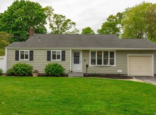 946 Gardiner Dr, Bay Shore, NY 11706