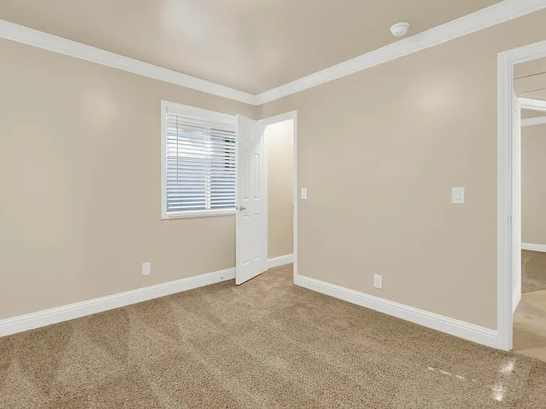 2418 V St #4 — Photo 10