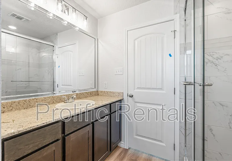 106 Logan Ct #B — Photo 16