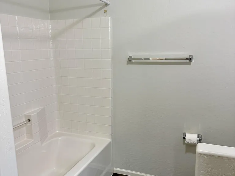 2122 E Cloud Rd — Photo 13