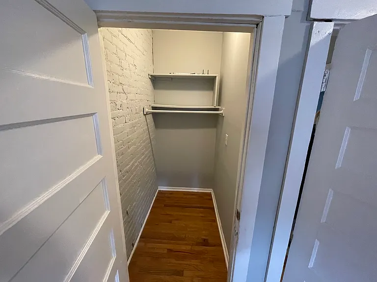 584 Kossuth St #584 — Photo 3