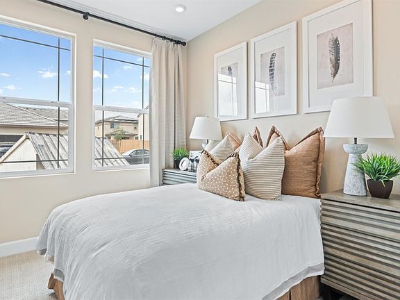 5th image of 3908 Valance Way