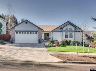 161 Cambridge Ave, Silverton, OR 97381