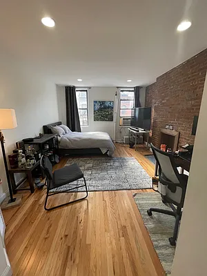 Rented by Buchbinder & Warren | media 3