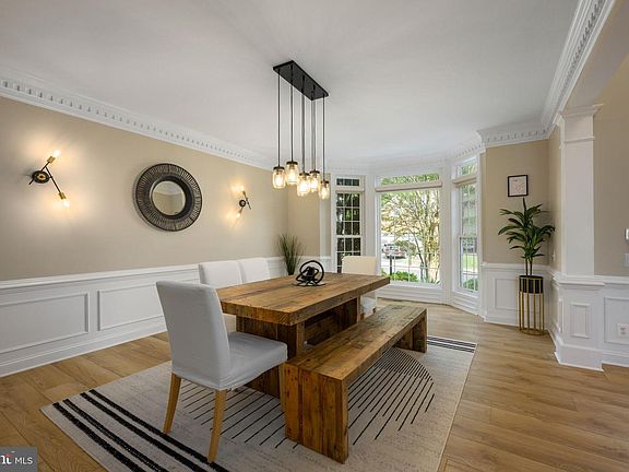 5th image of 8937 Rhododendron Cir