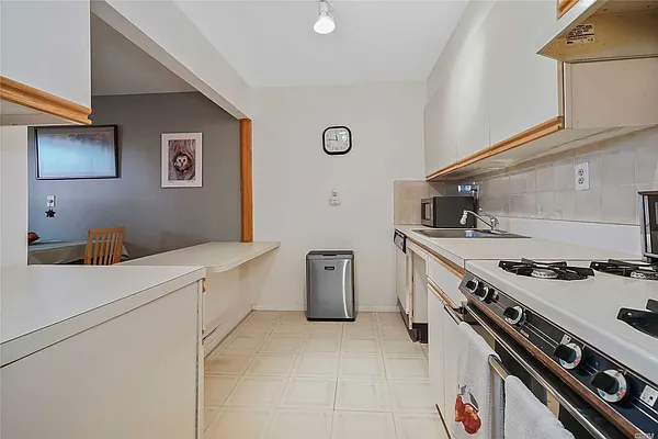 Sold by Century 21 Amiable Realty Group II Inc | media 11