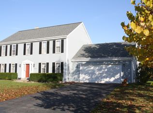 W226N2772 Foxwood Ln, Waukesha, WI 53186