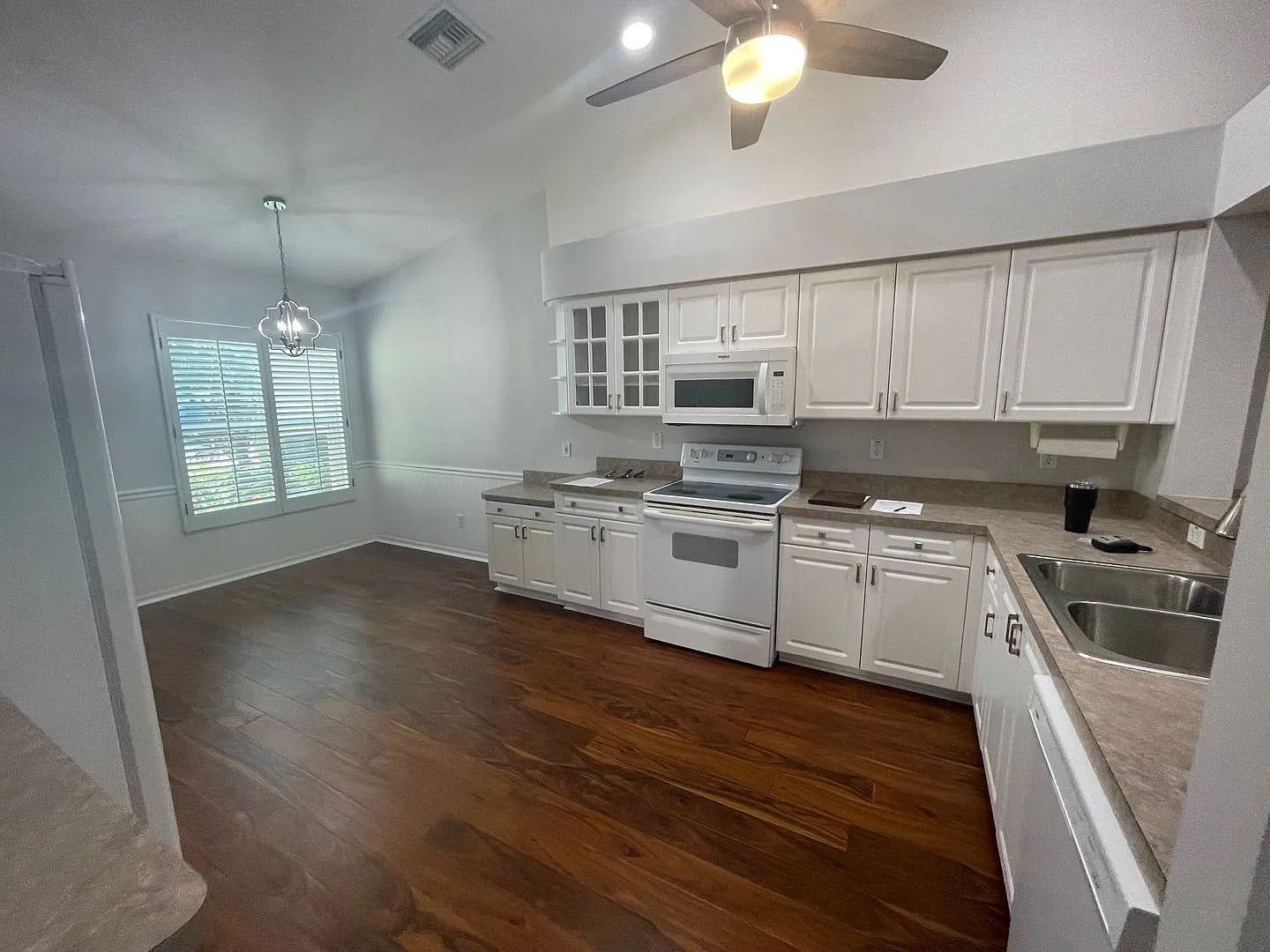 5708 Greenwood Cir #48 — Photo 3