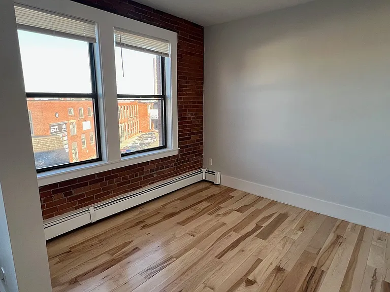 105 Main St — Photo 17