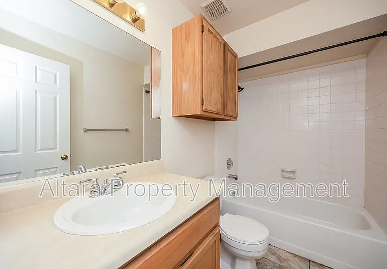 4210 Autumn Heights Dr #B — Photo 15