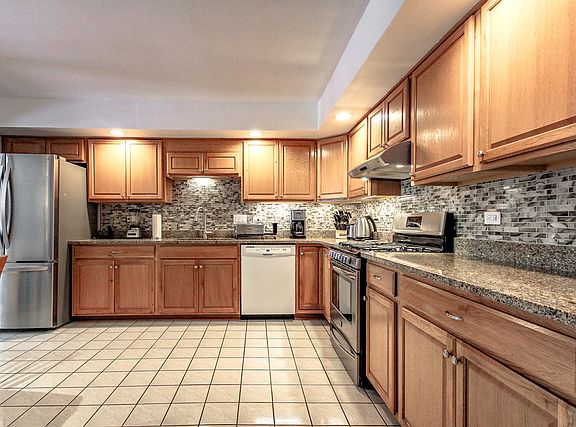 3rd image of 14231 Brighton Ct