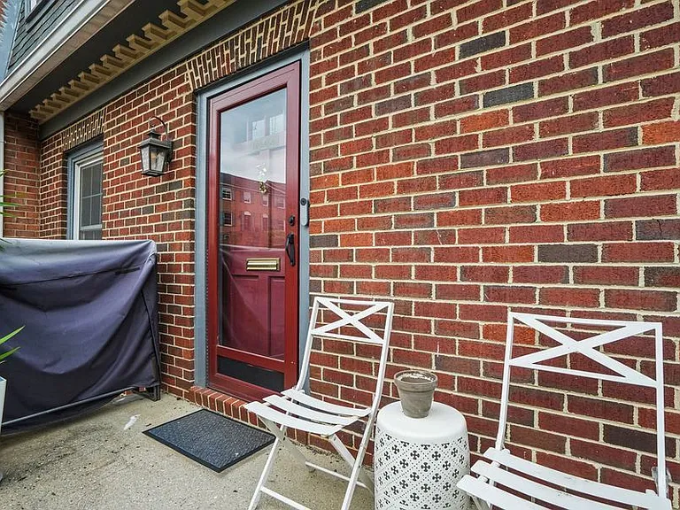 1654 Beekman Pl NW #A — Photo 3