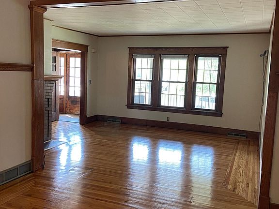 5th image of 139 N Park Ave #1