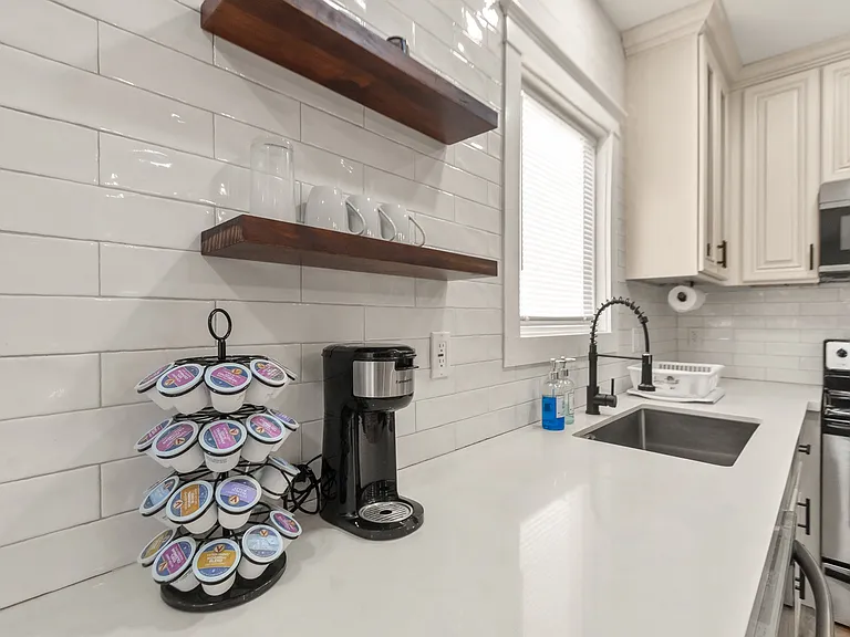 102 S Lockwood Dr #4 — Photo 6