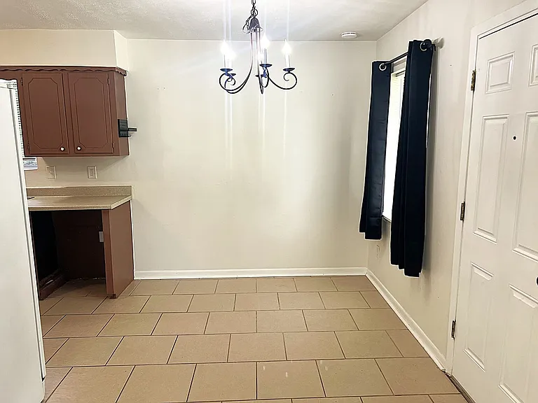 560 Beverly Dr — Photo 6