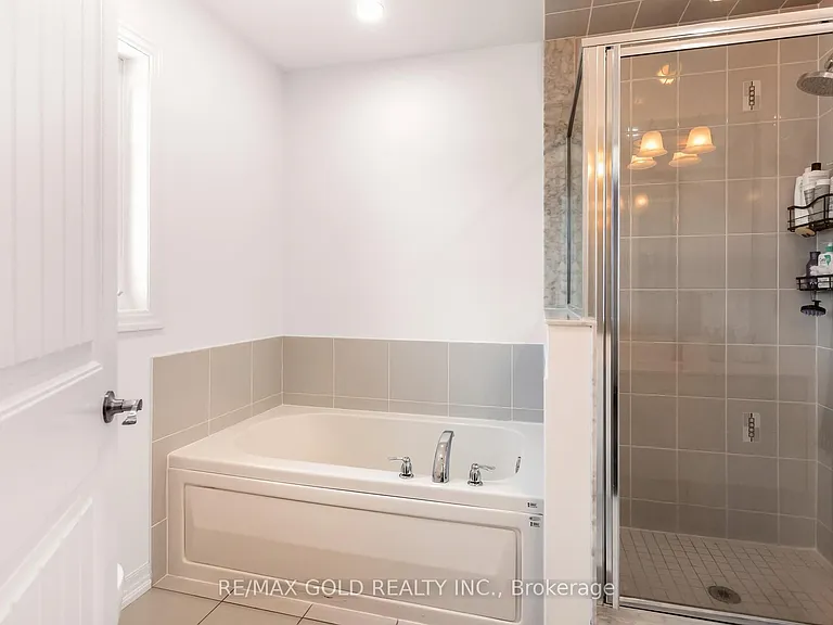 112 Hanson Cres — Photo 36
