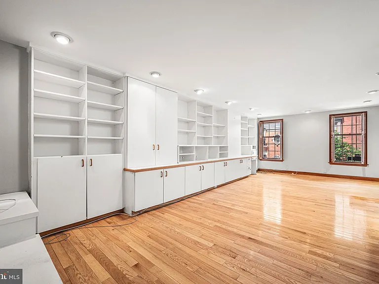 241 S 23rd St #2 — Photo 4