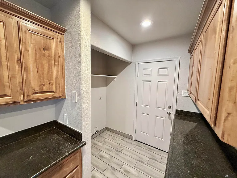 1501 S 6th Ave — Photo 5