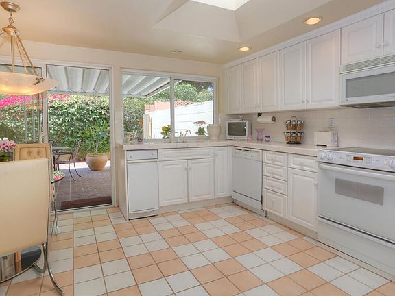 5th image of 18 La Cumbre Cir