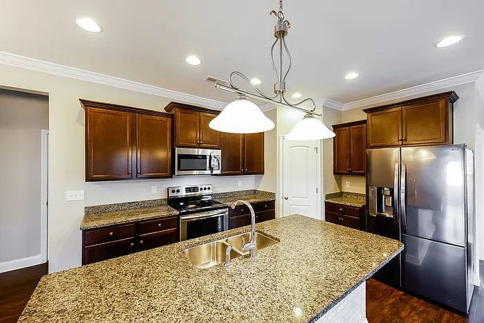 306 Addison Ct — Photo 4
