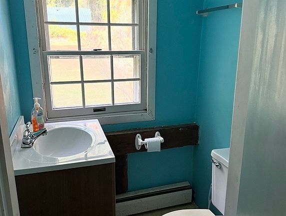 4th image of 86 Main St