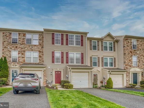 4504 Eagle Ct, Center Valley, PA 18034