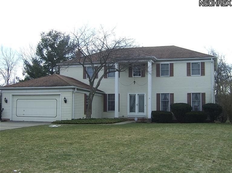 1st image of 28865 Fall River Dr