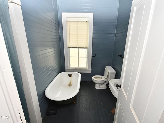 3rd image of 205 Evans Ave