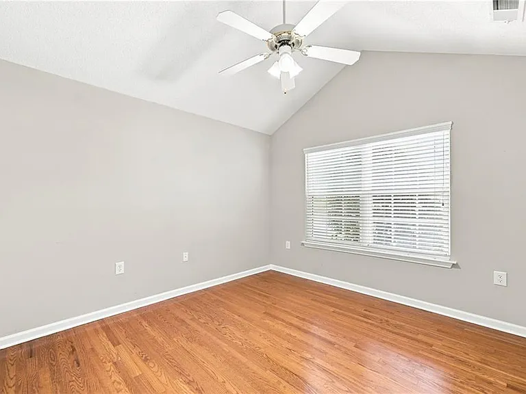 3204 Village Ln — Photo 22