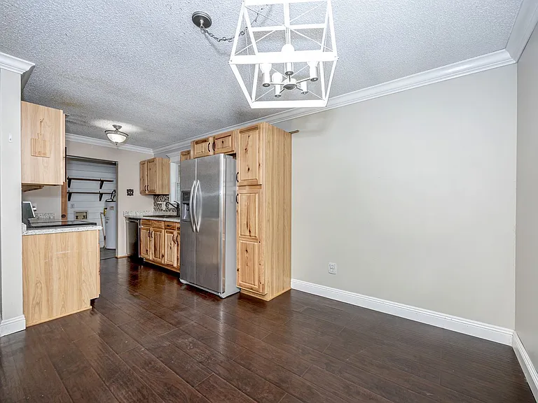 20608 Scarborough Rd — Photo 14