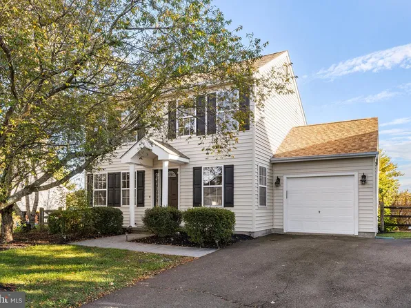 1214 Colonial Dr, Quakertown, PA 18951