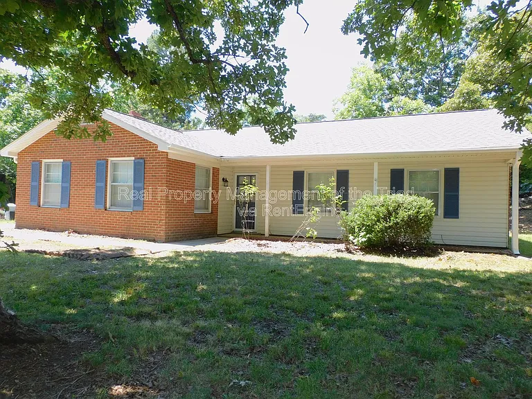 4921 Chaucer Dr — Photo 1