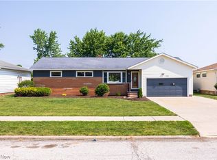 2594 Robinhood Dr, Parma, OH