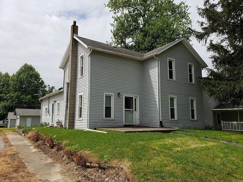 720 E Main St photo 1