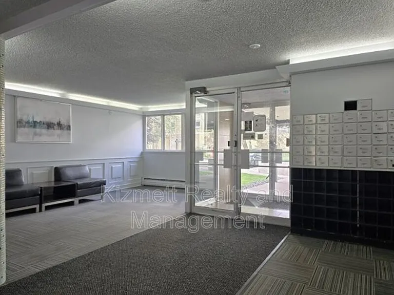 10135 120th St NW #103 — Photo 7