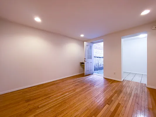 Rented by Compass | media 27