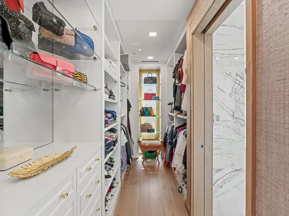 200 East 21st Street image 11 of 21