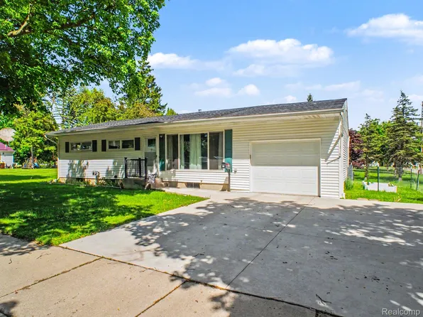 425 Rockingham Ave, Alma, MI 48801