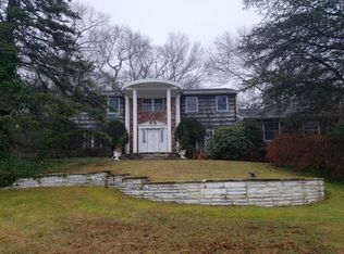 62 Cardinal Dr, Roslyn, NY 11576