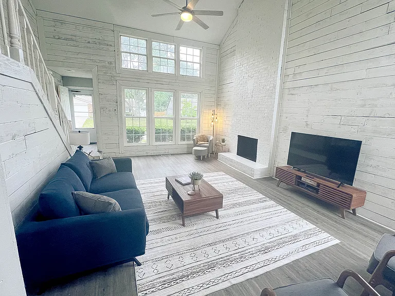 Dawson Dr — Photo 1
