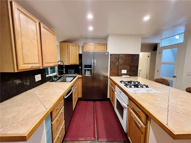 24 Menlo Pl #UPPER — Photo 9