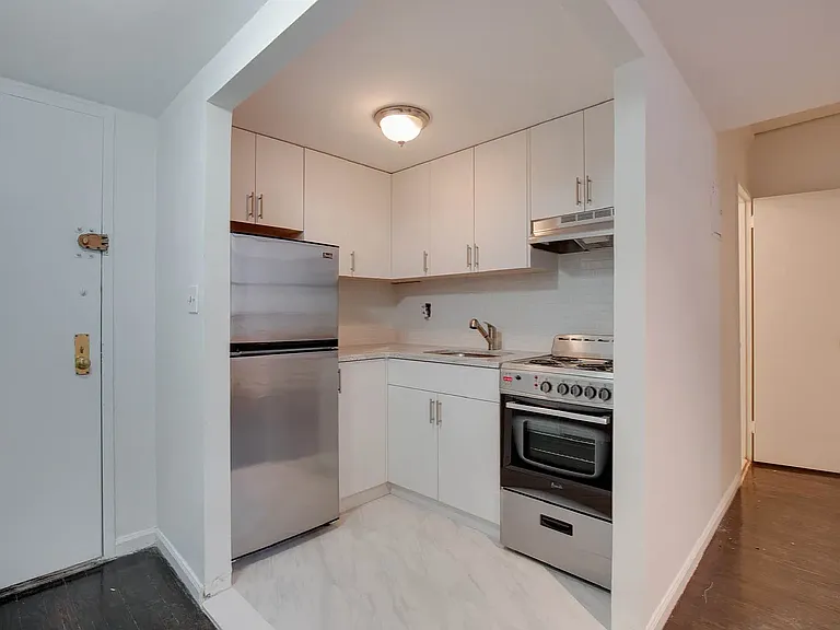 220 Park Ave S #3C — Photo 4