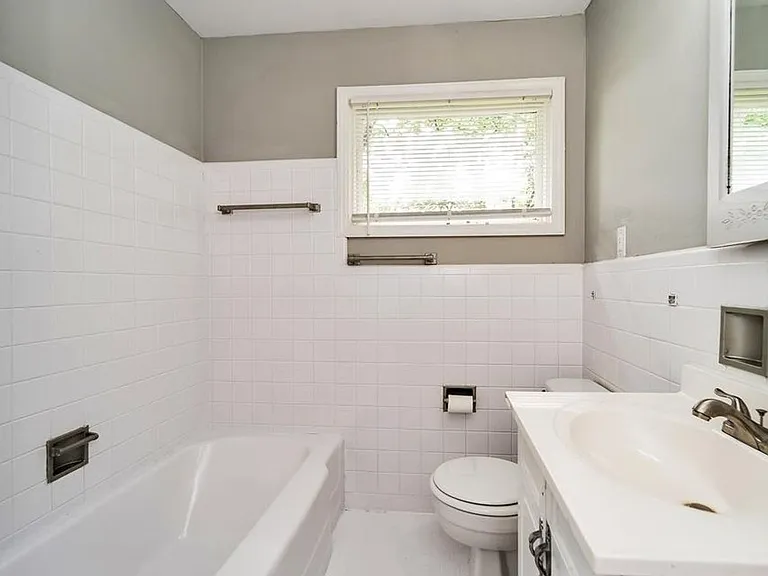 612 Marguerite Dr NW — Photo 5