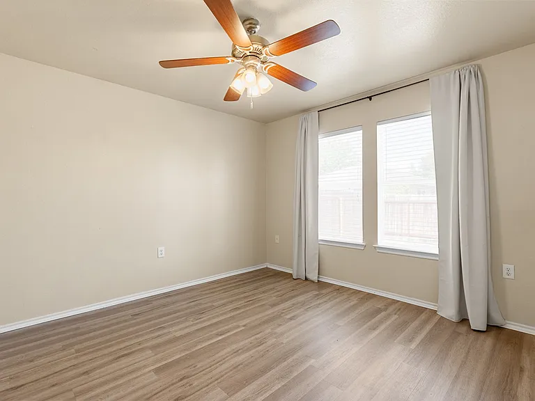 7400 Cayenne Ln — Photo 17