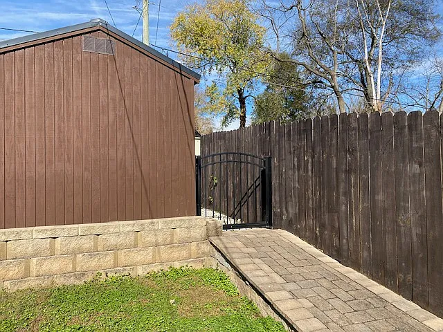 2327 Cedar Ln — Photo 7