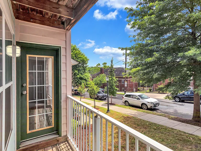 Savannah Heights — Photo 6