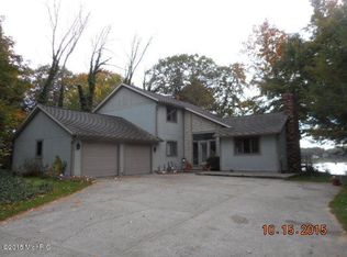 570 Ranch Dr, Norton Shores, MI 49441